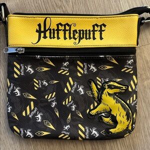 NWOT Loungefly Harry Potter Hufflepuff Cross Body Bag